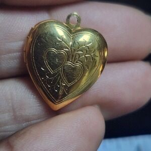 Vintage Gold Tone Etched Double Heart Locket Pendant Japan Marked Retro Jewelry